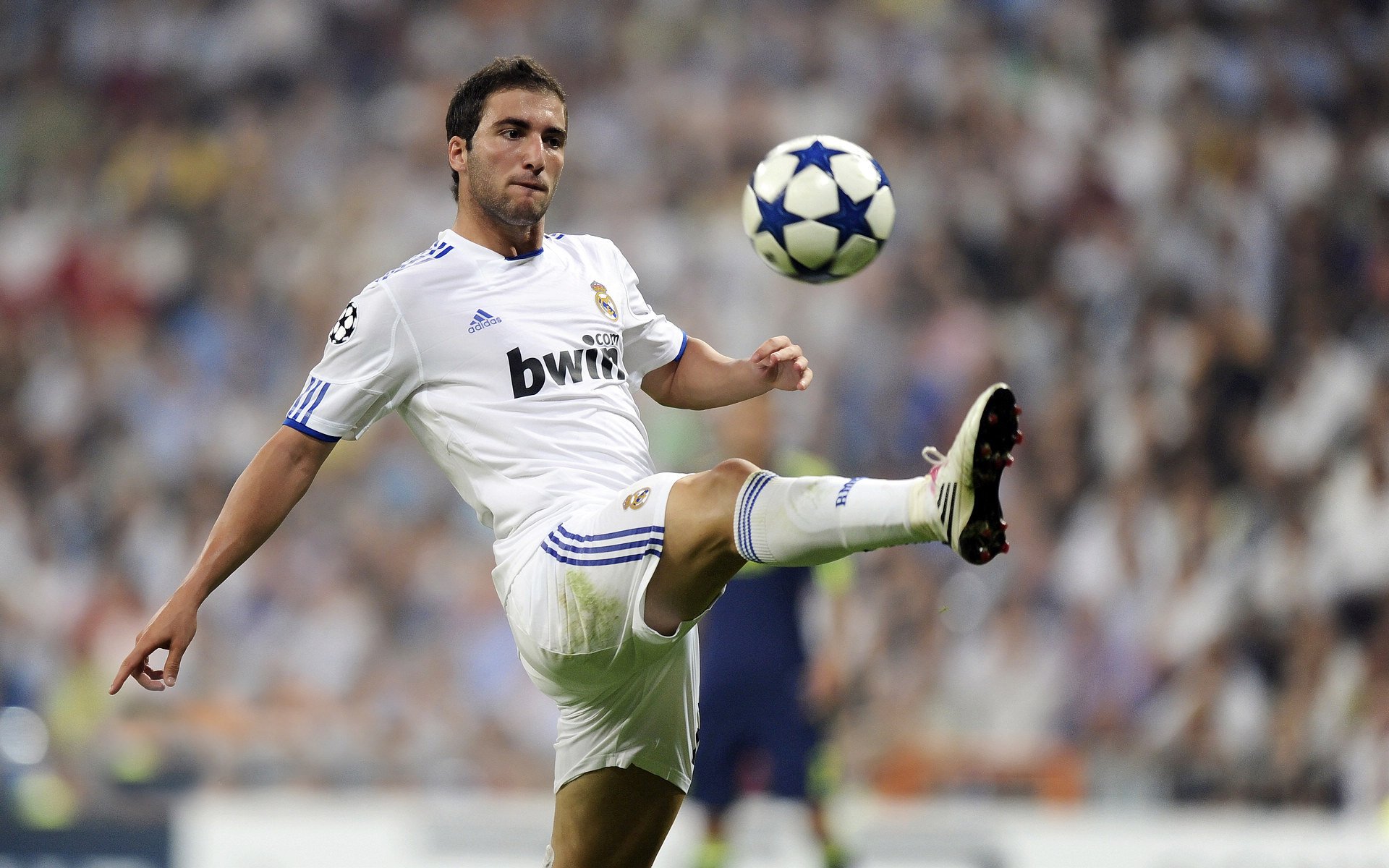 新疆男篮半决赛爆冷金州勇士，高芙砍下30记关键球，全场沸腾